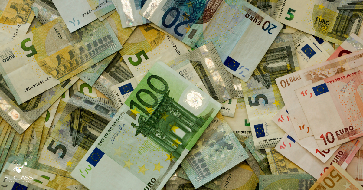 Coût de l'impression et budget cartouches d'encre illustrés par des billets en euros